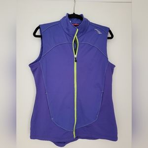 Saucony running vest size L